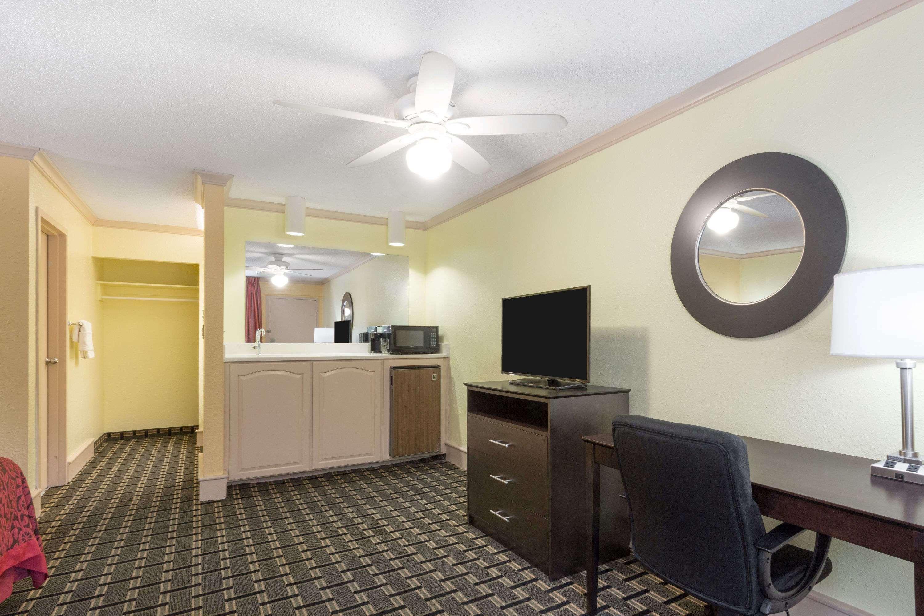 Days Inn By Wyndham Savannah Airport Exterior foto